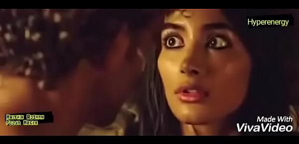  Hrithik Roshan and Pooja Hegde Hot Kiss In Mohenjo Daro